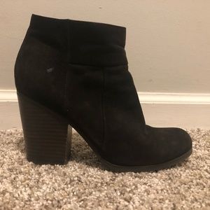 Kenneth Cole Reaction Heeled Ankle Boots